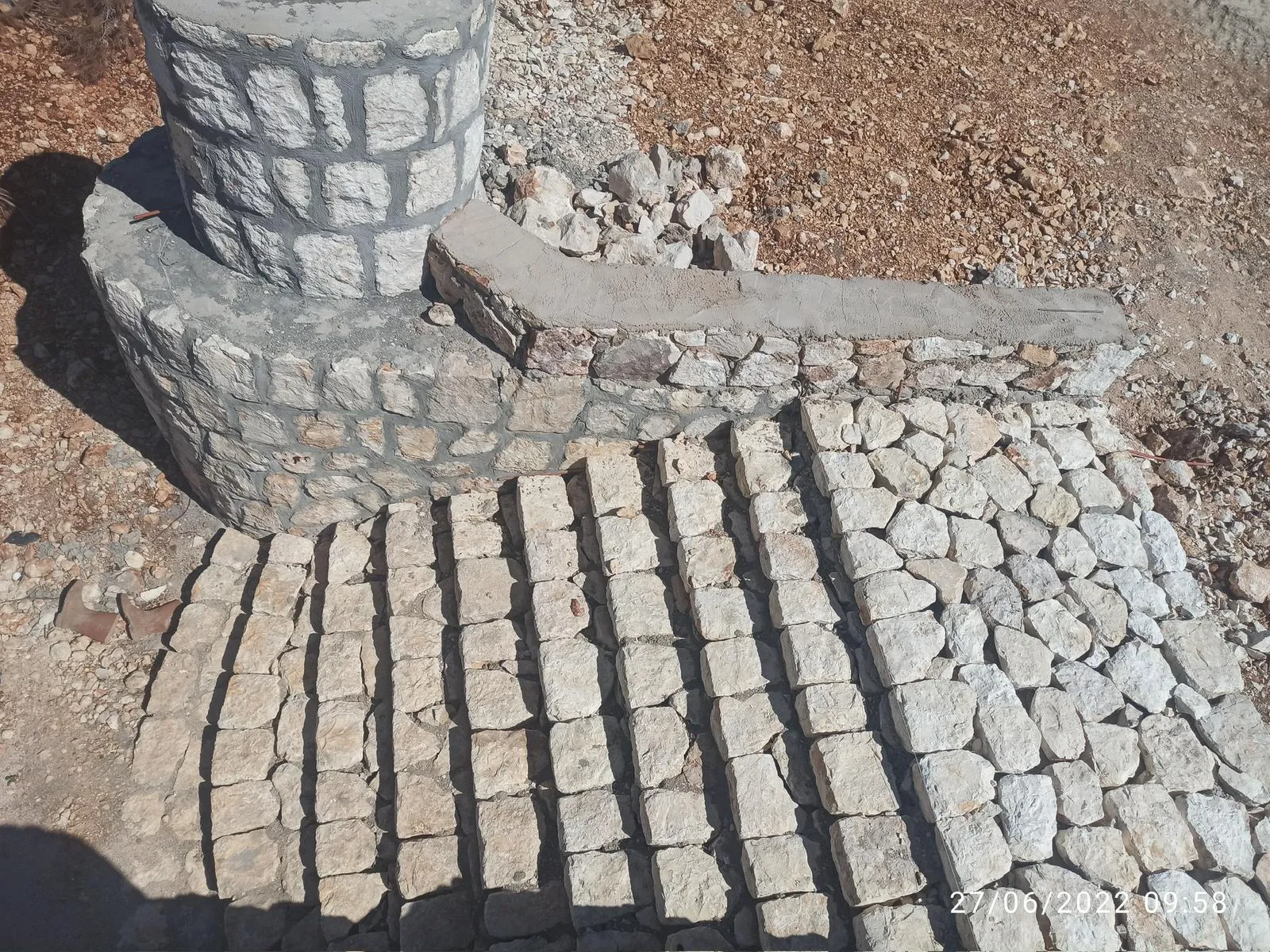 Kavisli özel kesim doğal taş merdiven uygulaması